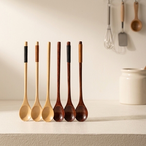 Cuillère en bois de Nanmu de style japonais en gros, petite cuillère à café, cuillère à miel en bois naturel pour bocaux et tasses - Product Image 1