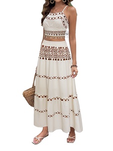 Ensemble Premium Designer Pankhudi Chaniya Choli avec Lehenga Brodé Miroir, Tenue Indienne pour Femmes, Robe Vintage Faite à la Main pour les Festivals - Product Image 1
