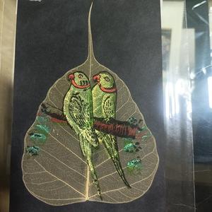 Peinture abstraite de feuilles sur toile avec un savoir-faire de haute qualité pour la décoration intérieure contemporaine et l'aménagement des espaces. - Product Image 3