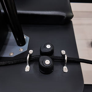 Máquina de Pilates Portátil de Aleación de Aluminio Negra con Pedales y Resortes Resistentes para Entrenamiento Físico, Venta al por Mayor - Product Image 4