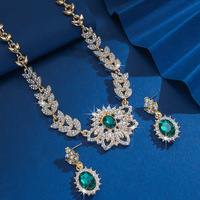 Set perhiasan bunga mewah Eropa & Amerika, Kalung daun paduan rumbai Retro & anting-anting tetesan air geometris