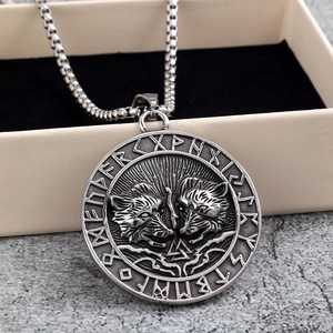 Collier pendentif vintage en acier inoxydable, double têtes de loup, lettrage viking, motif animal, design géométrique, bijoux unisexe, cadeau - Product Image 2