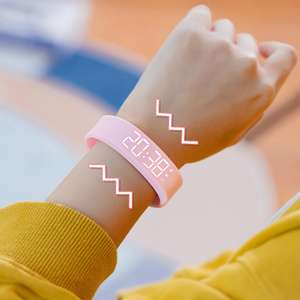 Sessiz titreşim ile OLED Alarm dijital saat 5-10 gün pil ömrü etkinlik izci ve saat silikon bant ile - Product Image 1