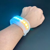 Bracelet lumineux personnalisé pour événements, 10 LED, 10 zones DMX512, sangle réglable en silicone souple, 600m, télécommande 2.4G, application Bluetooth, musique
