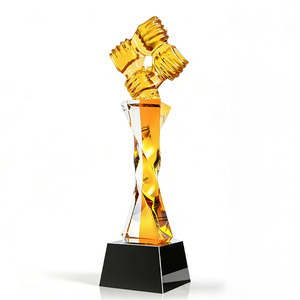 Trofeo de Agarre de Mano Personalizado, Grabado, Premios y Trofeos de Resina Transparente Dorada - Product Image 3