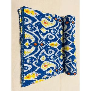 Couette Kantha en coton riche et de qualité supérieure, ornée d'impressions artistiques et de surpiqûres décontractées pour une chambre authentique et confortable - Product Image 1