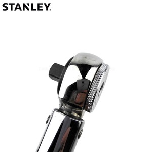 Clé dynamométrique Stanley 3/8 pouce 10-50 Nm avec poignée ergonomique et affichage de la force de serrage - Product Image 4