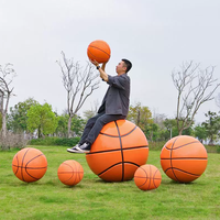 Sculpture géante de ballon sportif en fibre de verre, équipement de terrain de jeu extérieur personnalisé, grande statue sportive en PRV pour parc et école