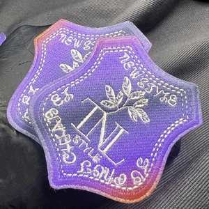ป้ายปักลายปักแบบกำหนดเองสำหรับขายส่ง ป้ายรีดติดเสื้อผ้า ป้ายดีไซน์เนอร์ ป้ายเสื้อผ้า ป้ายกำกับสินค้าแบบกำหนดเอง - Product Image 3
