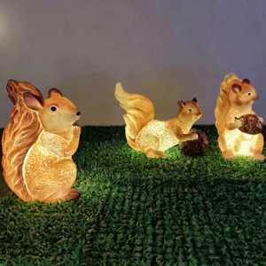   Fiberglas Eekhoorn Motief Licht LED Klimmende Eekhoorn Sculptuur Buiten Tuin Erf Kerstdecoratie Lamp - Product Image 1