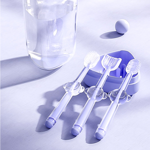 Kit Spazzolino per Bambini a 3 Lati in Silicone 100% Alimentare, Pieghevole, Ecologico, Naturale e Salutare, con Spazzola per Lingua e Pulizia dei Denti - Product Image 4