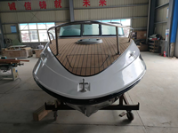 Bateau à moteur en fibre de verre blanc et noir avec garde-corps, espace intérieur personnalisable, yacht sportif de luxe pour 8 personnes avec certificat CE