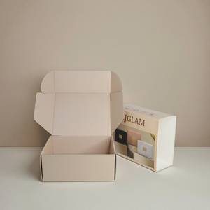 Scatola per Spedizioni Postali Personalizzata con Logo, in Cartone Ondulato con Laminazione Opaca per Imballaggi e Confezioni in Carta - Product Image 1