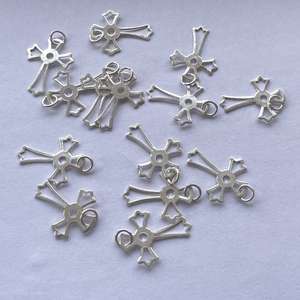 Colgante de Plata de Ley 925 de 22mm con Forma de Cruz, Bañado en Oro de 18K, Abalorios para Fabricación de Joyas, Collares y Bolsos - Product Image 2