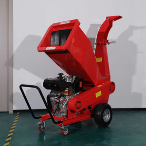 Broyeur de bois à moteur essence, capacité 4t/h, alimentation automatique, couleur rouge, avec poignée et roues - Product Image 1