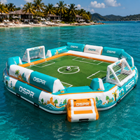 Plateforme flottante gonflable OEM pour terrain de football aquatique, château flottant pour complexes hôteliers, parcs aquatiques et entreprises de location d'événements en extérieur