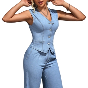 ชุดเซ็ตสองชิ้นแฟชั่นสำหรับผู้หญิง ดีไซน์เก๋ไก๋ทันสมัย ประกอบด้วยเสื้อคาร์ดิแกนแขนกุดคอวีผ้าเดนิมสุดหรู และกางเกงเข้ารูป - Product Image 4