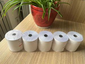 Rollos Jumbo de papel térmico de 48-70GSM, carretes de papel POS de 80mm, papel <span class=keywords><strong>cajero</strong></span> térmico de tamaño OEM sin BPA para <span class=keywords><strong>cajero</strong></span> automático e impresora térmica - Product Image 2