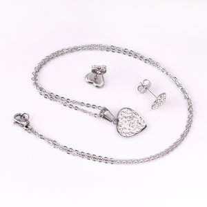 ชุดสร้อยคอและต่างหูรูปหัวใจประดับคริสตัลและเพชรเทียมสำหรับผู้หญิง ชุบทองบนสแตนเลสสตีล ของขวัญสำหรับเธอ - Product Image 3