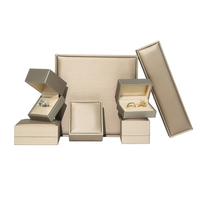 Forte Boîte à bijoux en cuir PU de haute qualité avec logo personnalisé et longue chaîne de luxe pour un emballage haut de gamme
