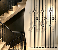 Balustre d'escalier en fer forgé torsadé motif diamant, pilier de rampe métallique pour escalier intérieur de villa