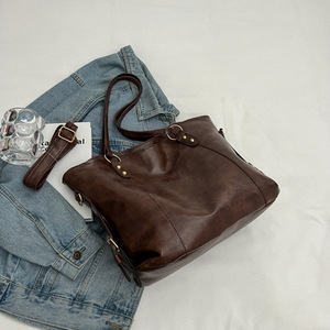Bolso Tote de Hombro para Mujer, de Gran Capacidad, con Cierre de Dos Cremalleras, Diseño de Caramelo, de Cuero Vegano Encerado, Económico - Product Image 4