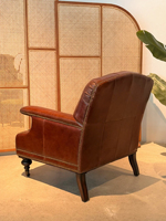 Amerikanischer Retro-Sessel aus gewachstem Leder im Chesterfield-Stil mit Knopfheftung und Rollen