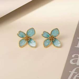 Nueva innovación para mujeres y niñas, pendientes de tuerca de flor de Camelia con aguja de plata, aleación de Zinc chapada <span class=keywords><strong>en</strong></span> oro, diseño de goteo de aceite Irregular - Product Image 6