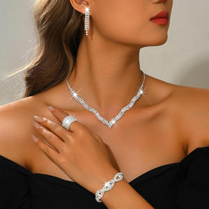 Oferta Caliente al por Mayor: Lujoso Set de Joyería de Compromiso con Zirconia, que incluye Pendientes, Anillo, Pulsera Trenzada y Collar en Forma de V para Mujer, de Latón sin Plomo - Product Image 2