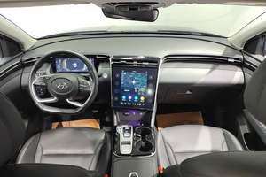 Coche usado Hy-undai Tucs-on <span class=keywords><strong>2023</strong></span>, <span class=keywords><strong>Tucson</strong></span> L 1,5 T Tracción automática de dos ruedas LUX <span class=keywords><strong>Premium</strong></span> Edition en stock 7000KM - Product Image 4