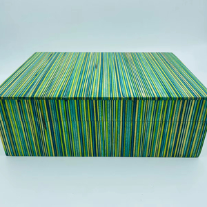 Boîte de rangement de bijoux en bois personnalisable avec compartiment pour cosmétiques et colliers Boîte à bijoux durable faite à la main artisanale - Product Image 1