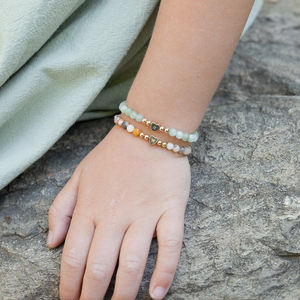 Pulsera de Cuentas de Corazón de Acero Inoxidable Dorado y Piedras Preciosas Auténticas para Niñas Pequeñas, Pulsera de Protección y Sanación para Bebés, Regalo para Niñas - Product Image 2