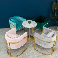 Fauteuil d'appoint moderne de style Mid-Century avec accoudoirs Golden Track, structure en métal forgé à la main et tissu blanc, pour Villa, École, Parc