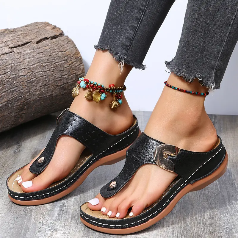 wholesale 2023 trendy women Large size round sole leather slipper wedge flip flops outside wear beach sandals slipper for ladies
