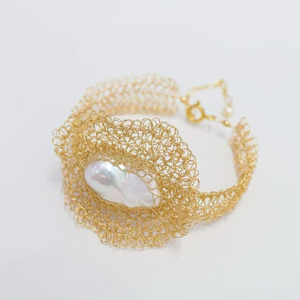 14K Gold Filled Wire Mesh Lace <b>Bracelet</b>, Natural Iridescent Baroque Freshwater Pearl <b>Cuff</b> Suitable For Dating Banquet Occasions - Product Image 2