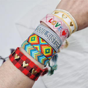 Bracelet d'amitié chrétienne LOVE HOPE avec breloque, logo brodé, tissé, taille ajustable, en sangle avec pompon, 100% polyester - Product Image 3