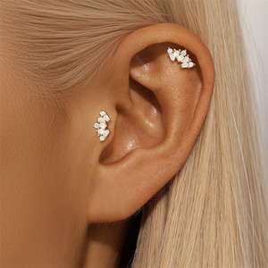 Pendientes Pequeños de Plata S925 con Diseño de Corona de Flores y Borlas Geométricas de Lujo para Uso Diario - Product Image 5