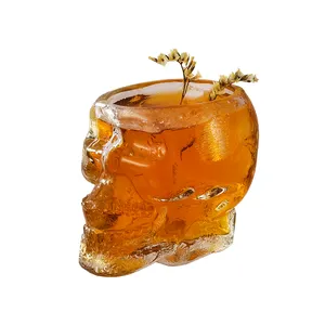 Groothandel Fabriek Prijs Beschikbaar Verschillende Maten Onregelmatige Glas Clear Skull Vormige Bier Glas Whiskey Glazen Beker