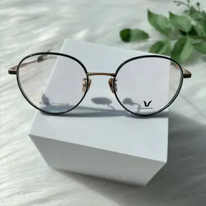 Son tasarım Unisex Retro yuvarlak saf titanyum optik okuma gözlüğü çerçeve