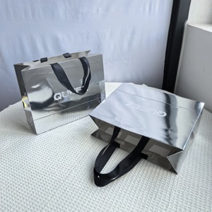 New phổ biến mua sắm túi với Ribbon xử lý biểu tượng tùy chỉnh gấp bao bì phản quang bạc Mỹ phẩm son môi Nước hoa túi giấy - Product Image 3