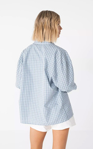 Camisa a Cuadros Azul y Blanco de Manga Larga para Mujer, Corte Holgado, Blusa de Popelina con Bolsillos en el Pecho, Diseño Personalizado OEM/ODM, 2026 - Product Image 6