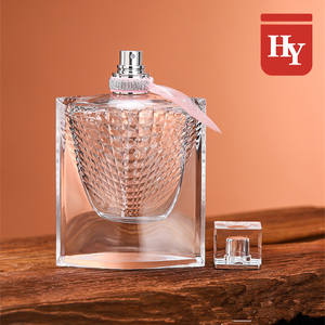 Flacone di Profumo di Lusso <span class=keywords><strong>La</strong></span> <span class=keywords><strong>Vita</strong></span> E Bella da 75ml con Motivo <span class=keywords><strong>a</strong></span> Squame di Pesce e Foulard in Seta Rosa per Confezioni di Profumi - Product Image 4