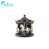 En gros, Pin's de carrousel en émail souple et dur, motifs animaux et créatures sauvages, avec logo personnalisé, motif cheval de carrousel doré
