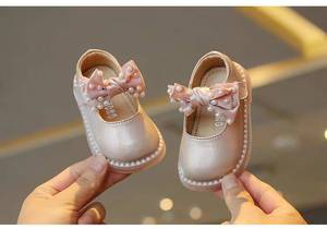 Chaussures pour petite fille rétro en cuir blanc avec nœud et perles, modèle printemps-automne, vente en gros - Product Image 5