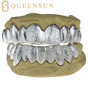 Grilles dentaires personnalisées en or 10K 14K 18K ou en argent 925, serties de moissanite taille princesse VVS, style hip-hop, effet diamant glacé - Product Image 3