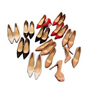 Zapatos de tacón alto nude de moda 2026, sexys y elegantes, con suela roja, punta fina y boca poco profunda, de cuero lacado. - Product Image 1