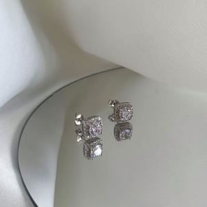 Pendientes de Plata de Ley S925 Dylam con Circonita Cúbica 5A de 0.5 Quilates, Hipoalergénicos, Libres de Níquel, Joyería Fina para Mujer - Product Image 3