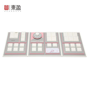 Présentoir à bijoux rose en métal pour vitrine, ensemble de présentoirs pour colliers et pendentifs - Product Image 1