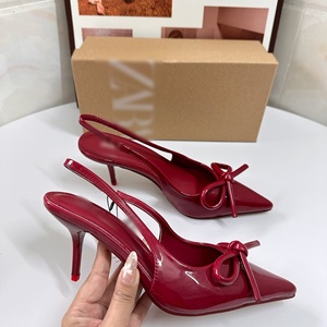 Nuevas Sandalias De Diseño Para Mujer 2025 Con Punta Puntiaguda, Lazo Rojo Lacado, Boca Ligera Y Correa Trasera - Product Image 2