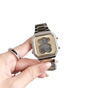 <span class=keywords><strong>Reloj</strong></span> Digital Cuadrado de Moda para Mujer, Precio de Fábrica al por Mayor, con Diseño de Oso Adorable, Bisel con Pedrería, Correa de Metal en Oro Rosa, Disponible - Product Image 5
